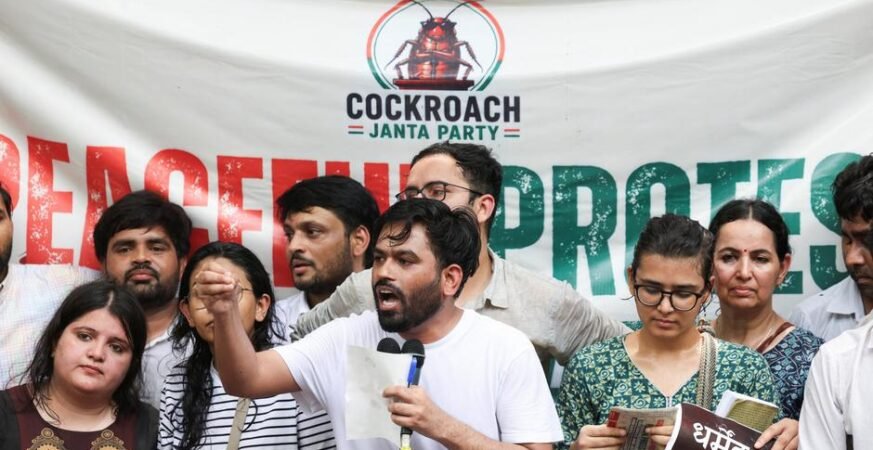 CJP Protest दरम्यान दादरच्या चैत्यभूमी परिसरातील विद्यार्थी आंदोलन