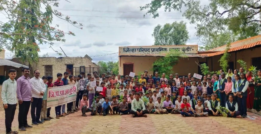 कुंडी येथे RAWE उपक्रमांतर्गत कृषी दिनानिमित्त प्रभात फेरी व वृक्षारोपण