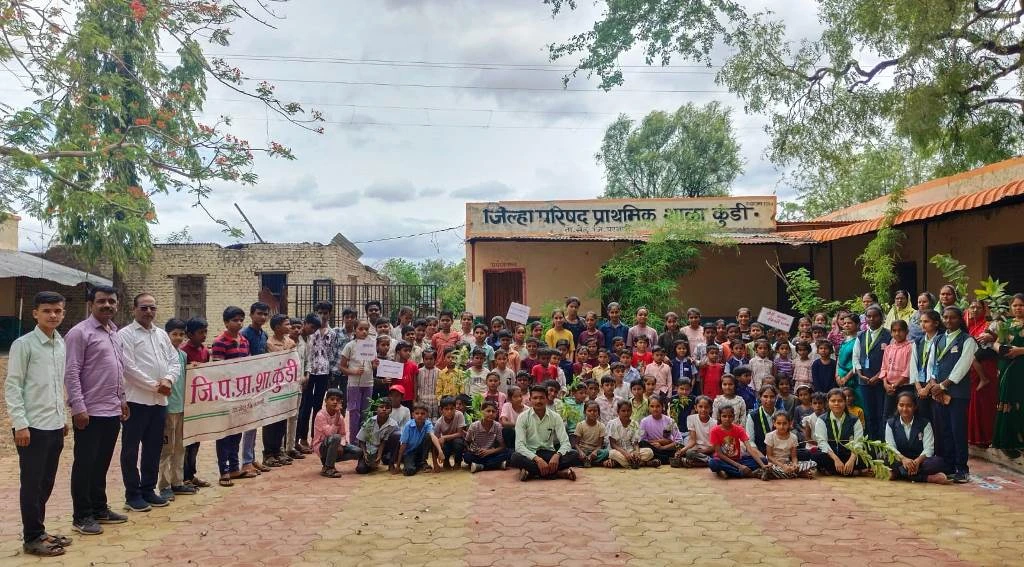 कुंडी येथे RAWE उपक्रमांतर्गत कृषी दिनानिमित्त प्रभात फेरी व वृक्षारोपण